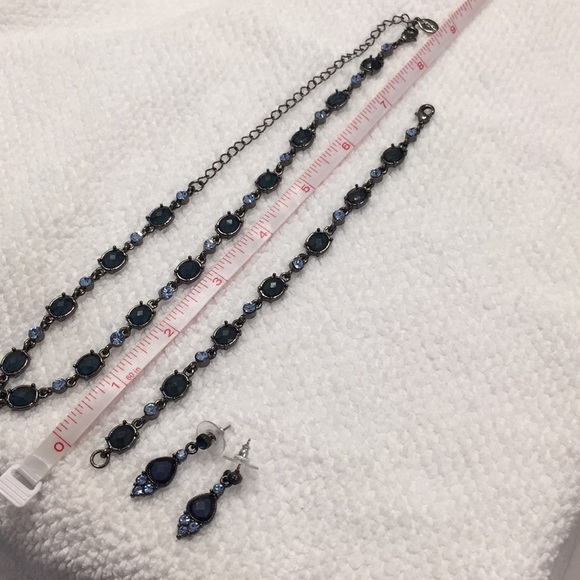 Antiqued Finish Jewelry (3 items) - Picture 6 of 8